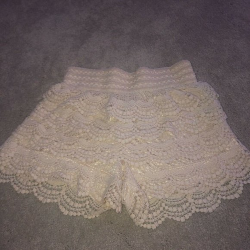 Mine Boho Crochet Shorts Ivory Medium